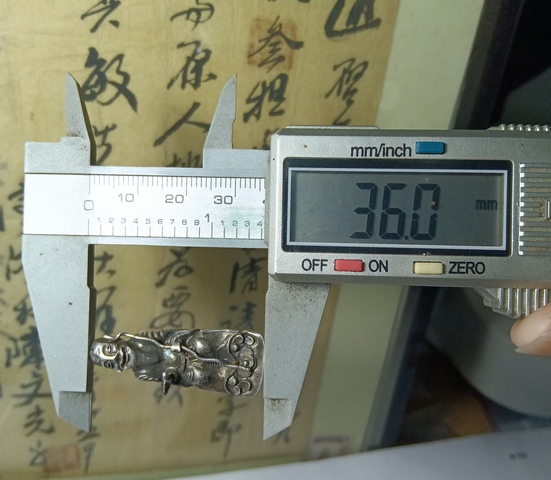 古玩錢幣銀制人物帽花拍賣，當前價格168元