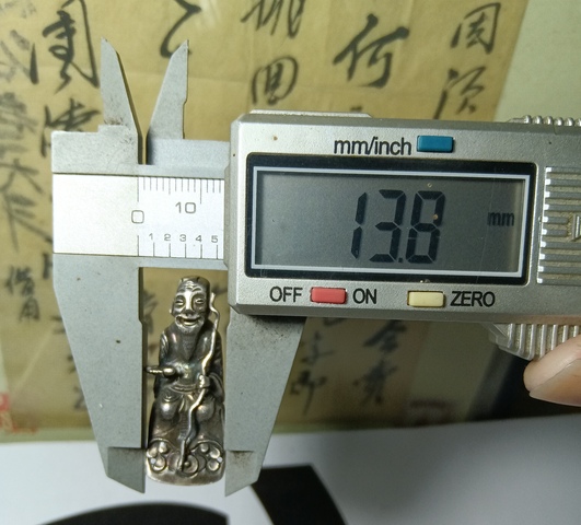 古玩錢幣銀制人物帽花拍賣，當前價格168元