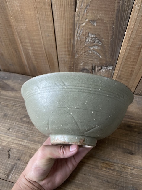 古玩陶瓷宋代龍泉青瓷刻花碗拍賣,當前價格2800元