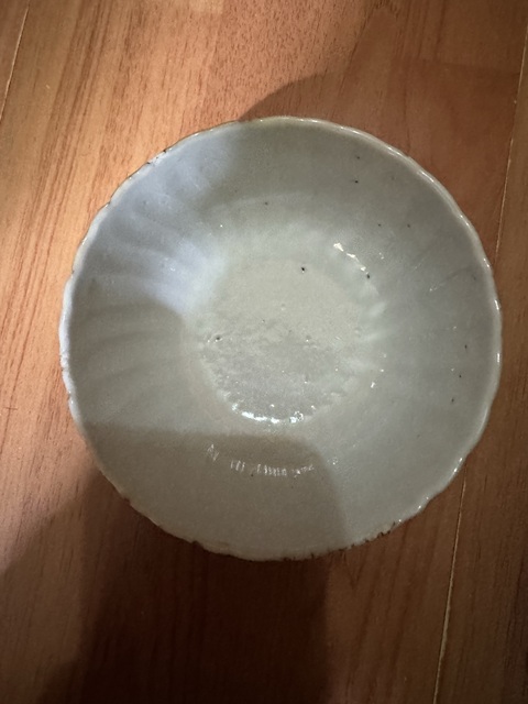 古玩陶瓷菊瓣造型粉彩人物故事紋蓋碗拍賣，當(dāng)前價(jià)格1600元