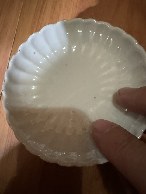 古玩陶瓷菊瓣造型粉彩人物故事紋蓋碗拍賣，當(dāng)前價(jià)格1600元