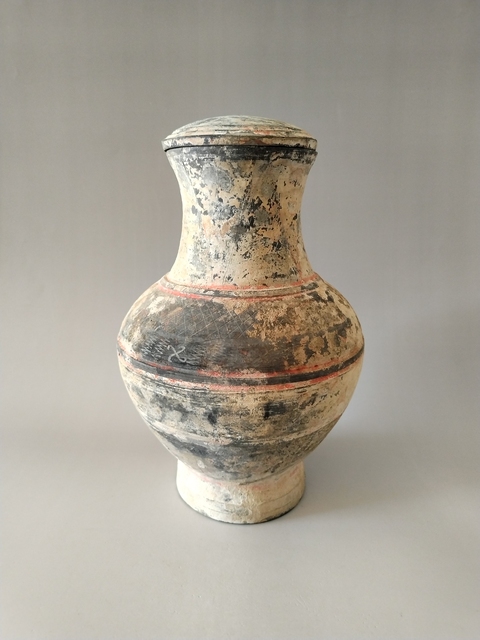 古玩陶瓷(館藏精品)西漢黑陶彩繪刻花鉛筆工漢壺拍賣,當前價格5698元