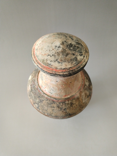 古玩陶瓷(館藏精品)西漢黑陶彩繪刻花鉛筆工漢壺拍賣,當前價格5698元