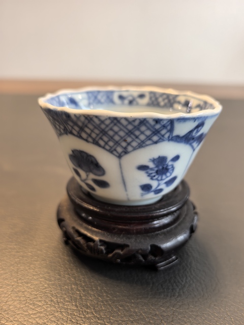 古玩陶瓷康熙青花二喬圖花口杯拍賣,當前價格980元