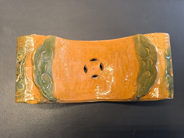 古玩陶瓷明末崇禎三彩瓷枕拍賣(mài)，當(dāng)前價(jià)格2200元