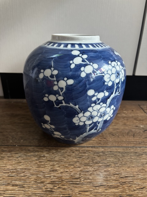 古玩陶瓷青花冰梅圖茶葉罐拍賣,當前價格1680元