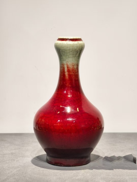 古玩陶瓷紅釉蒜頭瓶拍賣，當前價格8900元