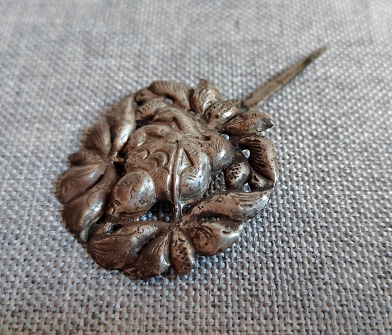 古玩陶瓷清代蓮花童子紋鏤空雕銀簪拍賣,當(dāng)前價格0元