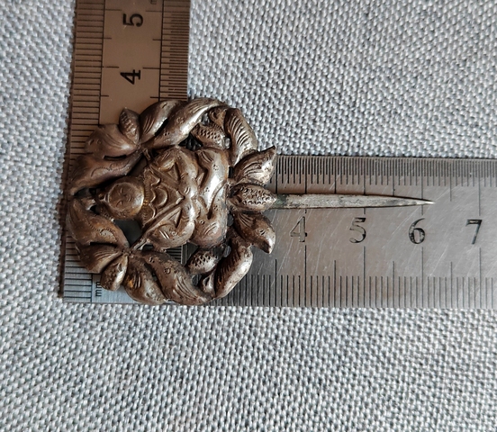 古玩陶瓷清代蓮花童子紋鏤空雕銀簪拍賣,當(dāng)前價格0元