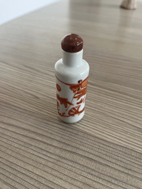 古玩陶瓷礬紅龍紋鼻煙壺拍賣(mài)，當(dāng)前價(jià)格1388元