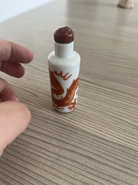 古玩陶瓷礬紅龍紋鼻煙壺拍賣(mài)，當(dāng)前價(jià)格1388元
