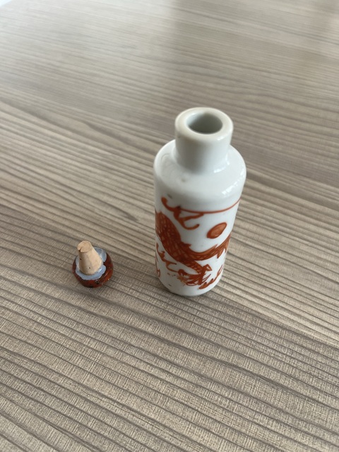 古玩陶瓷礬紅龍紋鼻煙壺拍賣(mài)，當(dāng)前價(jià)格1388元