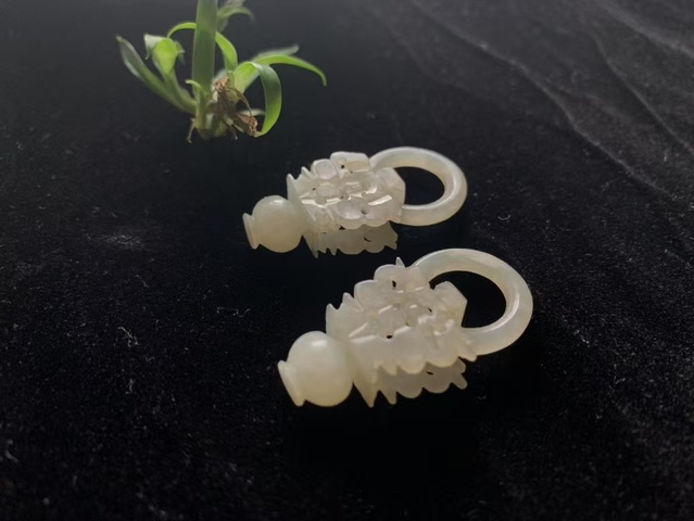 古玩玉器清代和田玉雕“耳飾”拍賣，當(dāng)前價格7500元