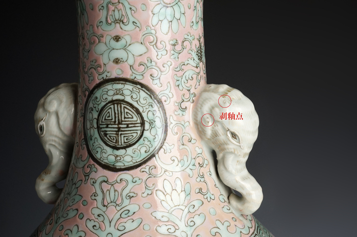古玩陶瓷晚清·粉彩開窗福慶有余紋象耳瓶真品鑒賞圖