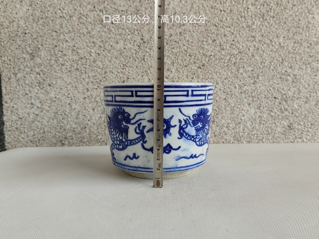 古玩陶瓷龍紋青花圈足筒式香爐拍賣,當前價格398元