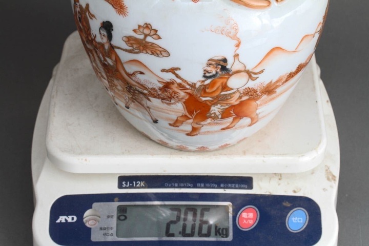 古玩陶瓷創匯 周湘浦風格 礬紅墨彩描金八仙圖蝠耳瓶拍賣，當前價格3000元