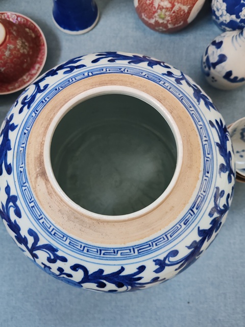 古玩陶瓷清中期青花纏枝花卉紋罐拍賣,當前價格1660元