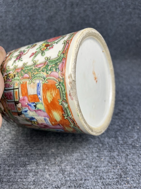古玩陶瓷廣彩開窗人物花卉紋大筆筒拍賣,當(dāng)前價格2388元
