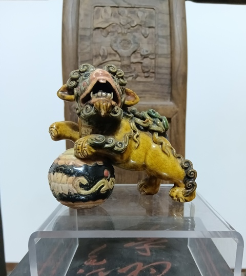 古玩陶瓷獅子塑像拍賣,當(dāng)前價格5000元