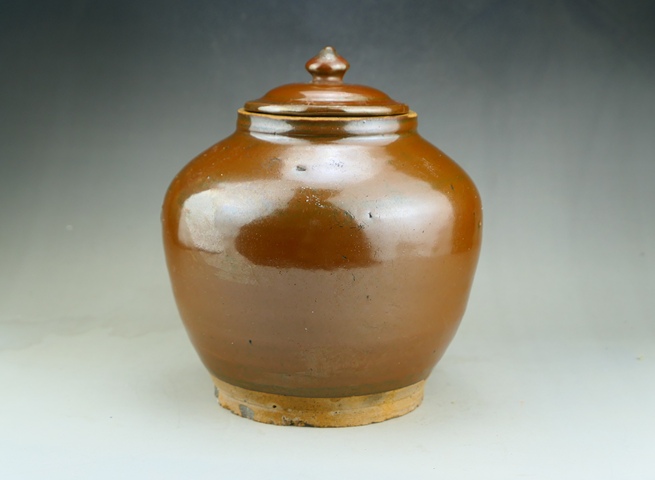 古玩陶瓷明代晚期耀州窯柿紅釉茶葉蓋罐拍賣,當前價格1888元