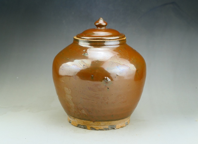 古玩陶瓷明代晚期耀州窯柿紅釉茶葉蓋罐拍賣,當前價格1888元