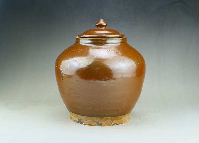 古玩陶瓷明代晚期耀州窯柿紅釉茶葉蓋罐拍賣,當前價格1888元
