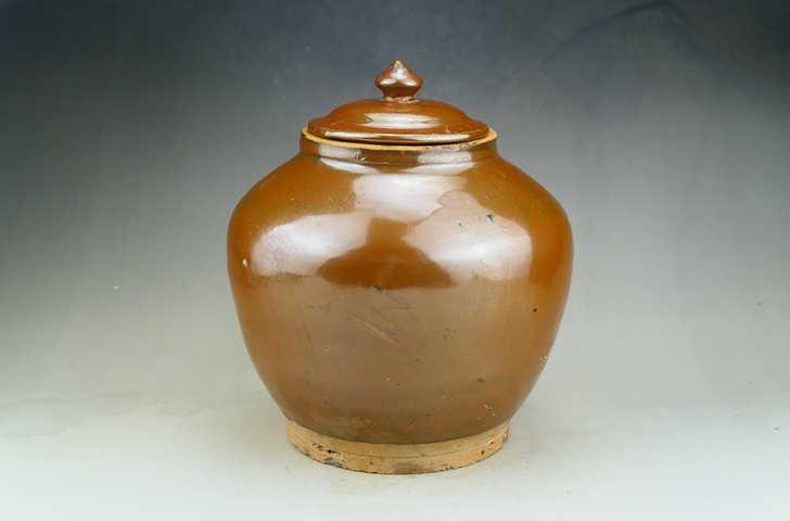 古玩陶瓷明代晚期耀州窯柿紅釉茶葉蓋罐拍賣,當前價格1888元