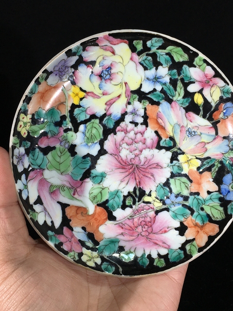 古玩陶瓷晚清民國 乾隆年制寄托款墨地粉彩百花紋飾杯碟一套拍賣，當前價格1688元