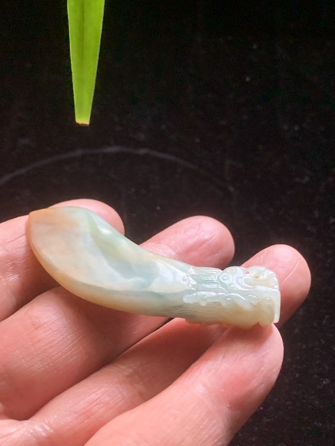 古玩玉器極美天然翡翠雕“龍首刀”拍賣,當前價格3200元