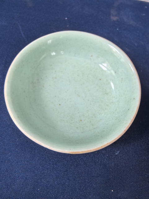 古玩陶瓷清中期豆青釉小蝶一對拍賣,當前價格666元