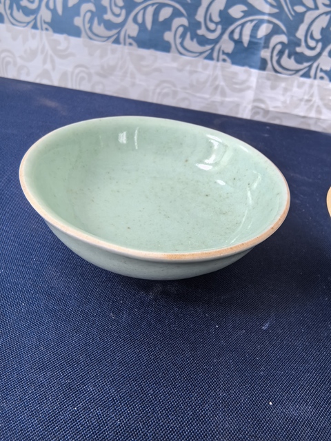 古玩陶瓷清中期豆青釉小蝶一對拍賣,當前價格666元