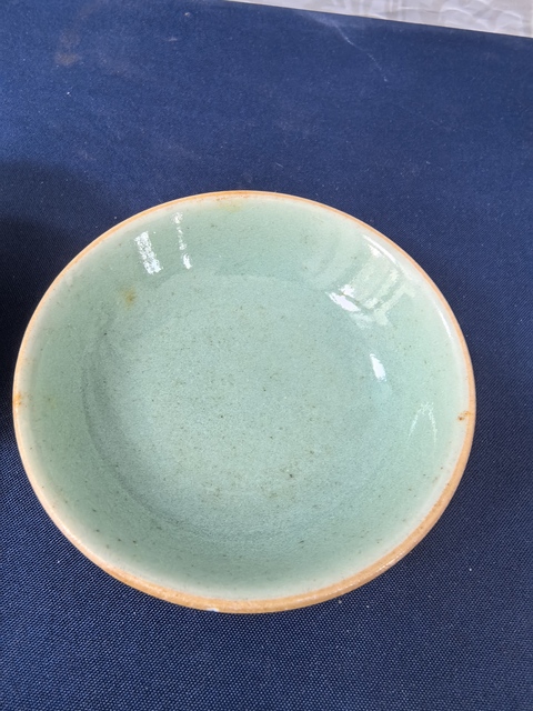 古玩陶瓷清中期豆青釉小蝶一對拍賣,當前價格666元