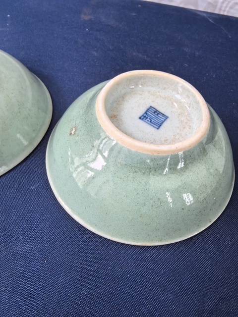 古玩陶瓷清中期豆青釉小蝶一對拍賣,當前價格666元