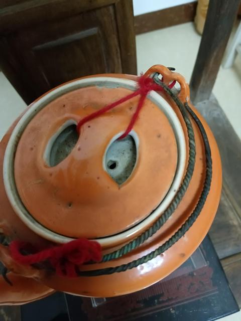 古玩陶瓷**紅釉描金花鳥紋提梁壺拍賣，當(dāng)前價格888元
