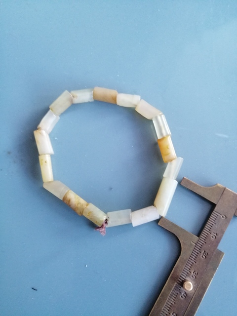 古玩玉器岫玉珠串拍賣,當(dāng)前價(jià)格199元
