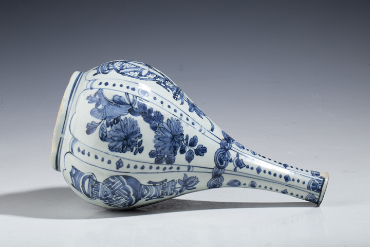 古玩陶瓷明晚·青花開窗博古花卉紋膽瓶拍賣,當前價格18888元