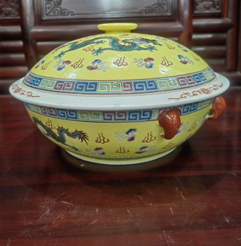 古玩陶瓷黃地粉彩趕珠龍紋蓋鍋拍賣,當前價格310元