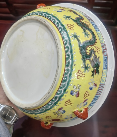古玩陶瓷黃地粉彩趕珠龍紋蓋鍋拍賣,當前價格310元