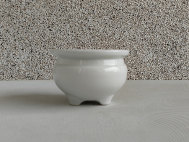 古玩陶瓷白釉三足香爐拍賣(mài),當(dāng)前價(jià)格298元