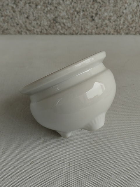 古玩陶瓷白釉三足香爐拍賣(mài),當(dāng)前價(jià)格298元