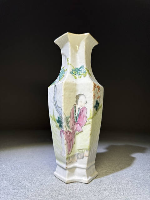 古玩陶瓷清代晚期淺降彩仕女思春紋雙聯(lián)瓶方圣瓶拍賣(mài),當(dāng)前價(jià)格3500元