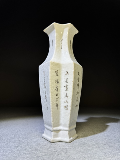 古玩陶瓷清代晚期淺降彩仕女思春紋雙聯(lián)瓶方圣瓶拍賣(mài),當(dāng)前價(jià)格3500元