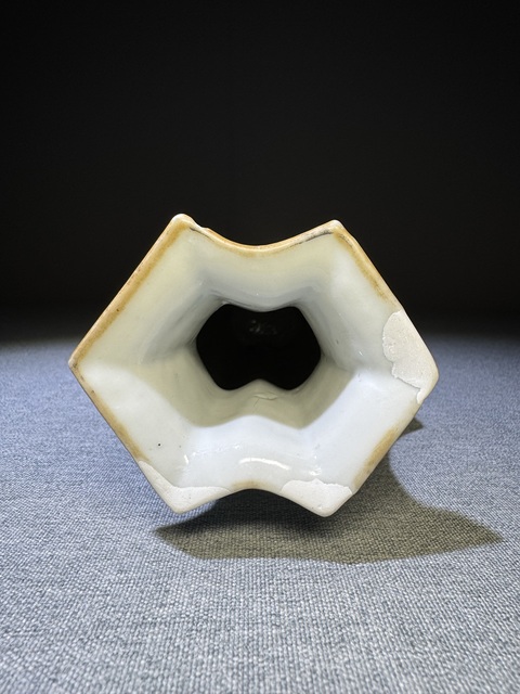 古玩陶瓷清代晚期淺降彩仕女思春紋雙聯(lián)瓶方圣瓶拍賣(mài),當(dāng)前價(jià)格3500元