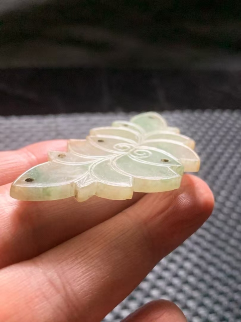 古玩玉器清代天然翡翠“花卉佩”拍賣,當前價格3800元