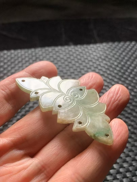 古玩玉器清代天然翡翠“花卉佩”拍賣,當前價格3800元