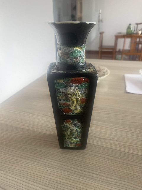 古玩陶瓷墨地粉彩堆塑八仙人物瓶拍賣，當(dāng)前價(jià)格1880元