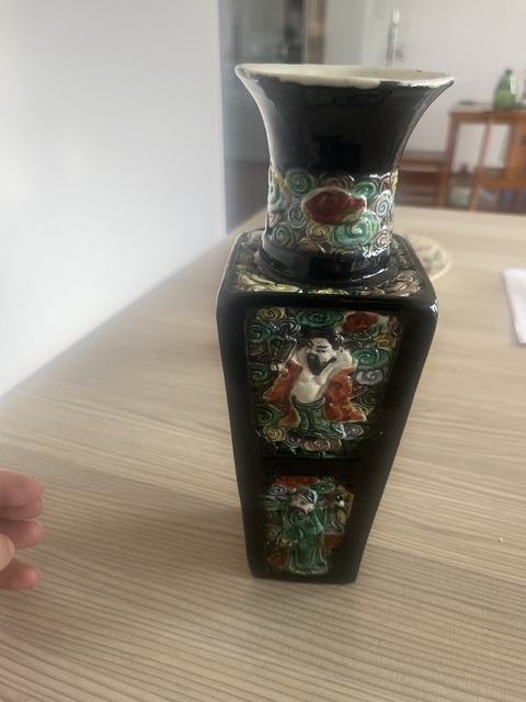 古玩陶瓷墨地粉彩堆塑八仙人物瓶拍賣，當(dāng)前價(jià)格1880元