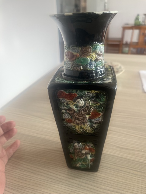 古玩陶瓷墨地粉彩堆塑八仙人物瓶拍賣，當(dāng)前價(jià)格1880元