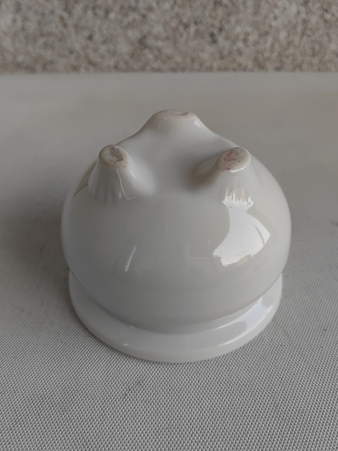 古玩陶瓷白釉三足香爐拍賣(mài),當(dāng)前價(jià)格298元