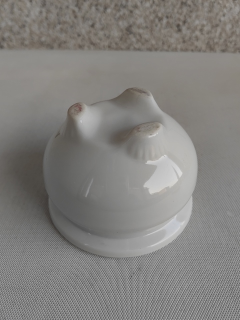 古玩陶瓷白釉三足香爐拍賣(mài),當(dāng)前價(jià)格298元